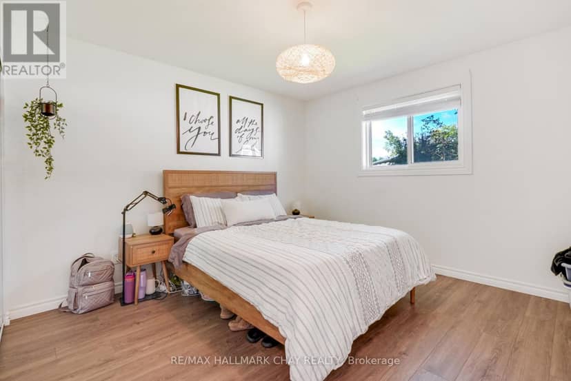 11 Daphne Crescent — photo 15 of 37