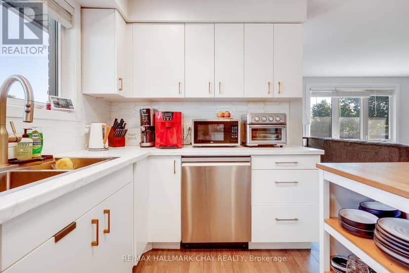 11 Daphne Crescent — photo 12 of 37