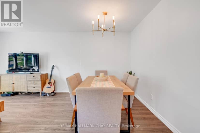 11 Daphne Crescent — photo 7 of 37