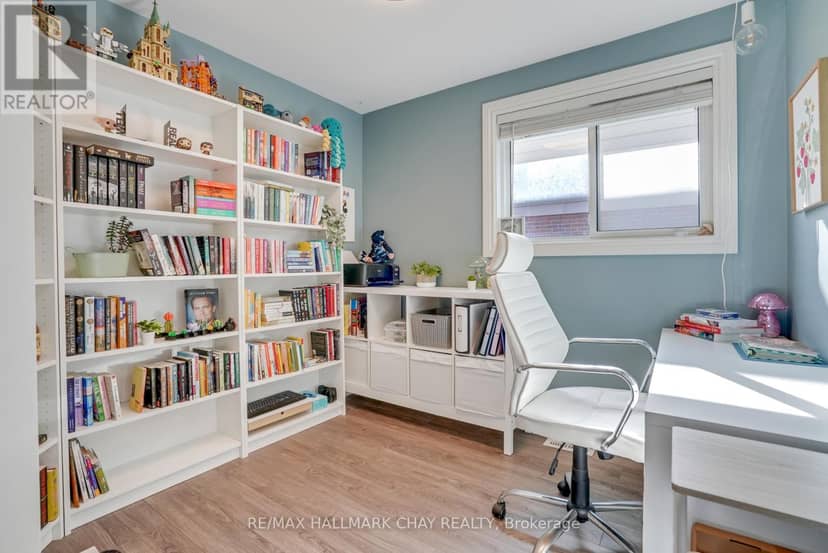 11 Daphne Crescent — photo 17 of 37