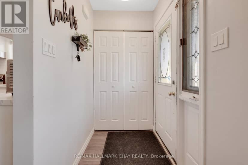 11 Daphne Crescent — photo 4 of 37