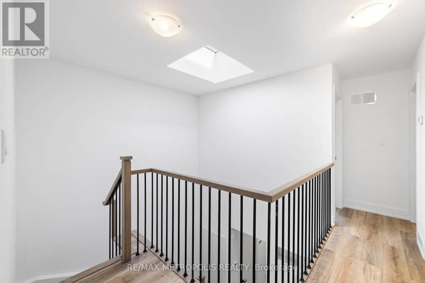 449 Lansdowne Avenue — photo 39 of 40