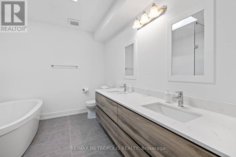 449 Lansdowne Avenue — photo 7 of 40
