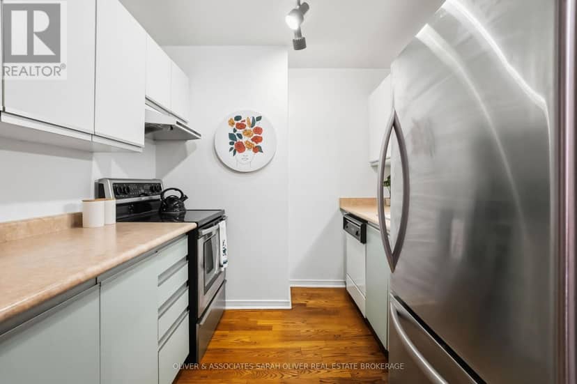 101 - 285 Queens Avenue — photo 11 of 40
