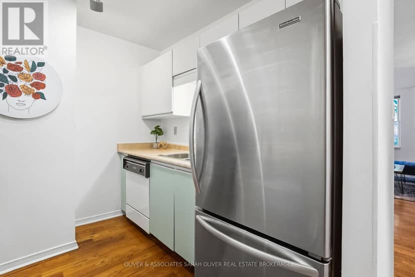 101 - 285 Queens Avenue — photo 13 of 40