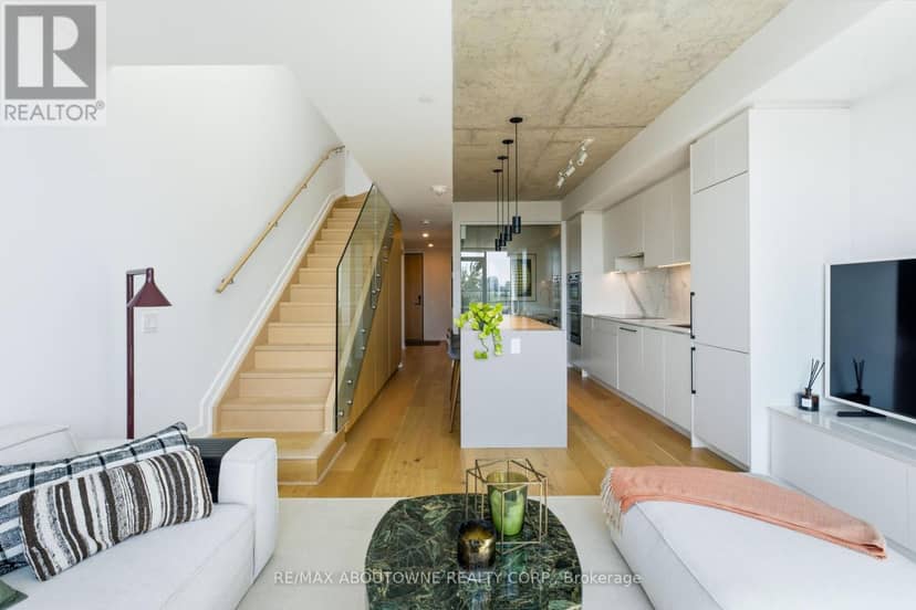 PH618 - 899 College Street — photo 11 of 36
