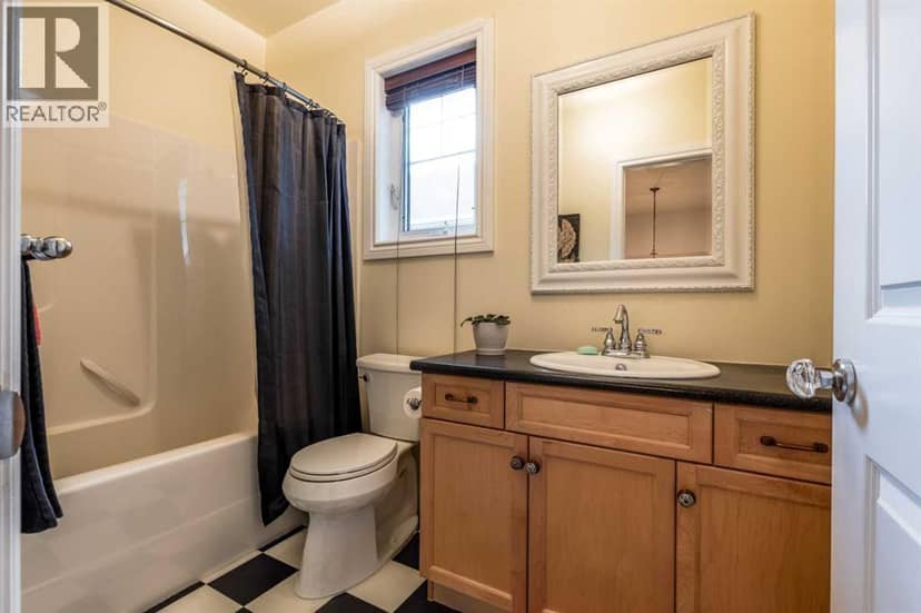 1111 5 Street SE — photo 33 of 40
