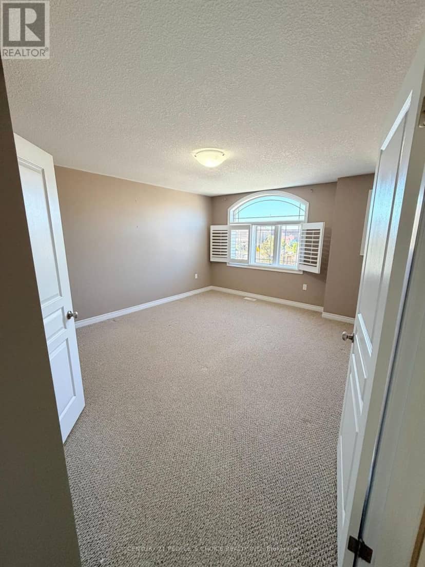 4 Charleswood Crescent — photo 18 of 40