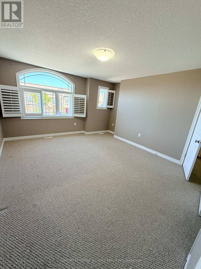 4 Charleswood Crescent — photo 20 of 40