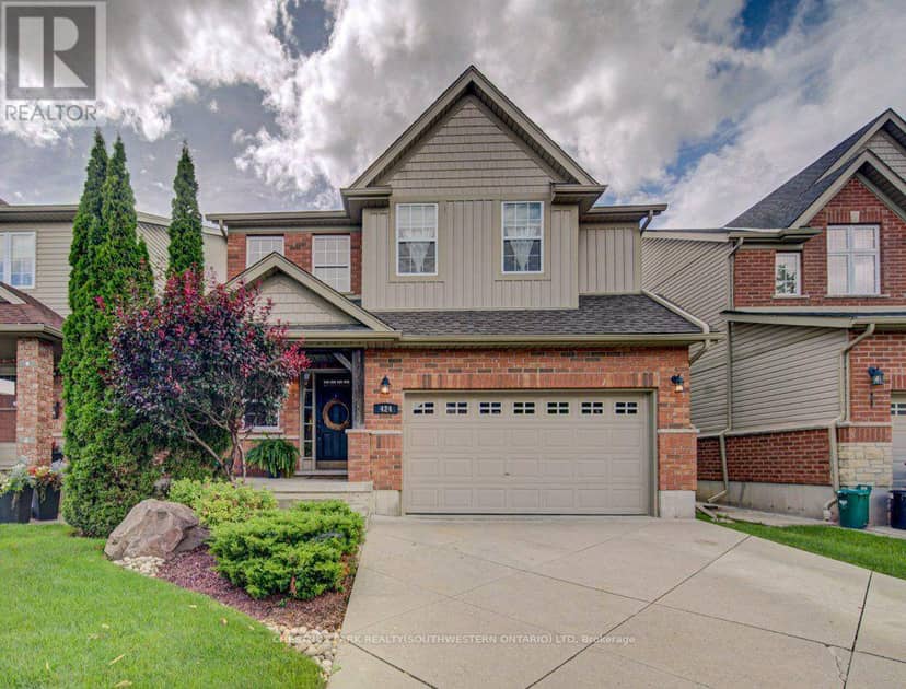 424 Sauve Crescent — photo 1 of 40