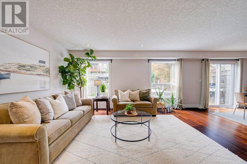 424 Sauve Crescent — photo 10 of 40
