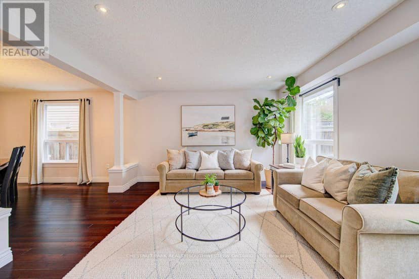424 Sauve Crescent — photo 11 of 40