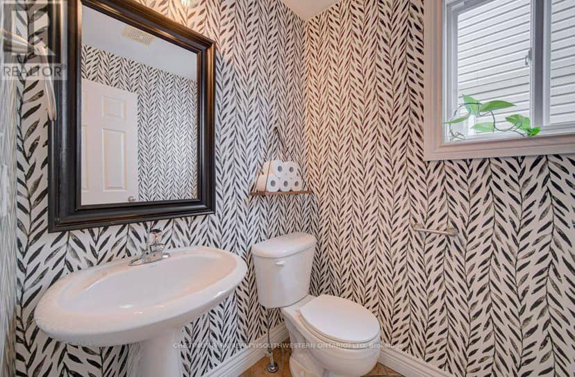 424 Sauve Crescent — photo 19 of 40