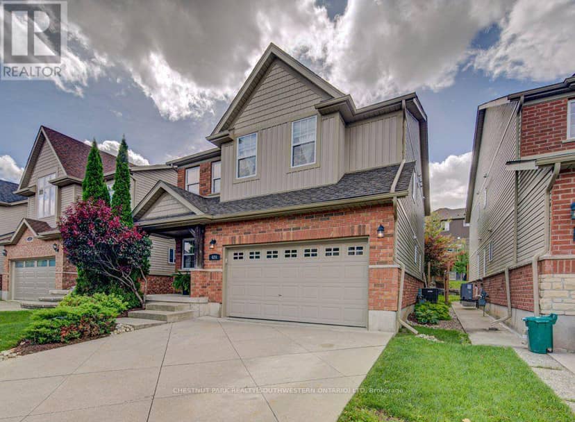 424 Sauve Crescent — photo 2 of 40