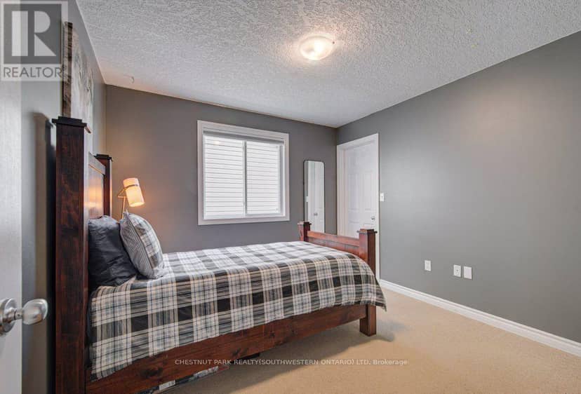 424 Sauve Crescent — photo 23 of 40