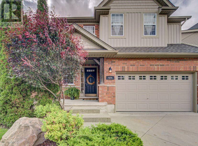 424 Sauve Crescent — photo 3 of 40