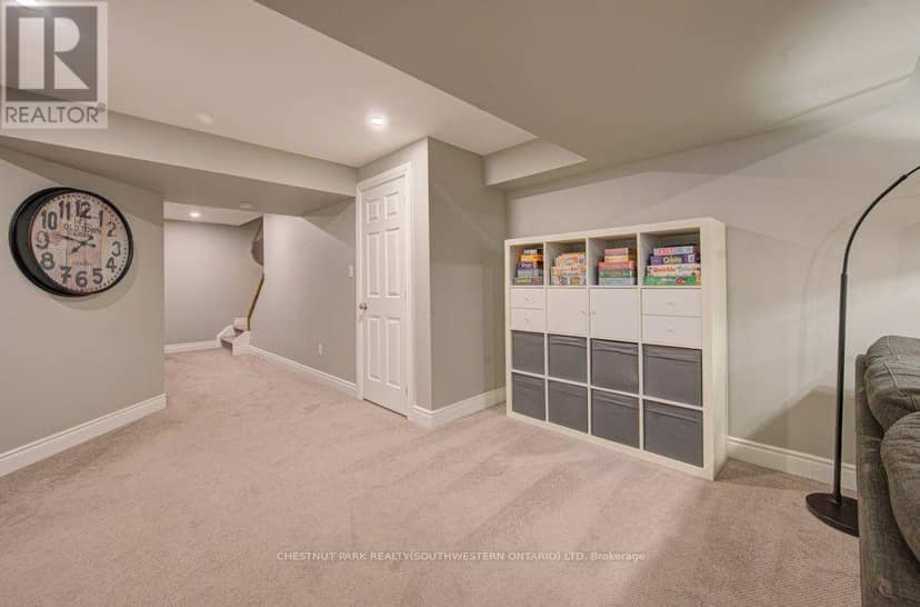 424 Sauve Crescent — photo 39 of 40