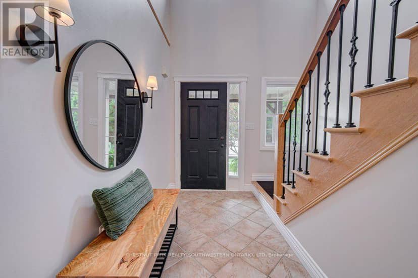 424 Sauve Crescent — photo 5 of 40