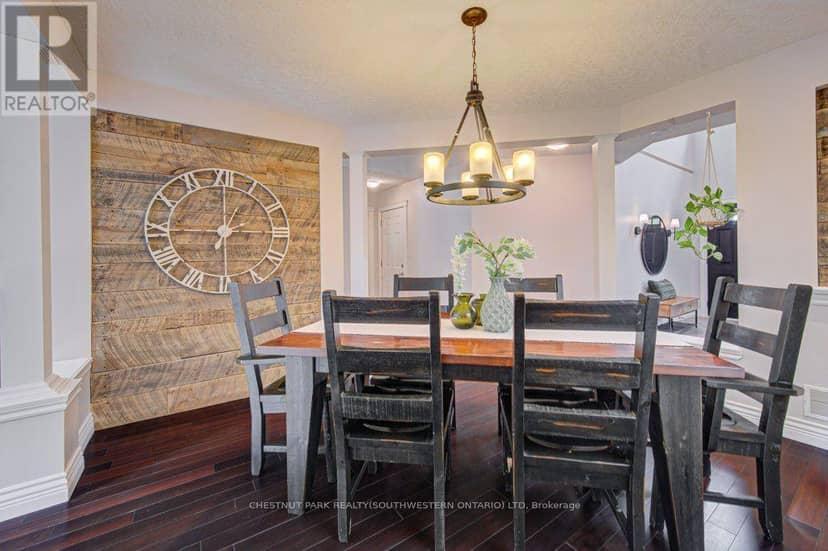 424 Sauve Crescent — photo 9 of 40