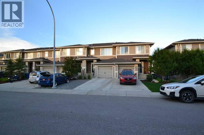 613 Hillcrest Road SW, Airdrie, photo 2