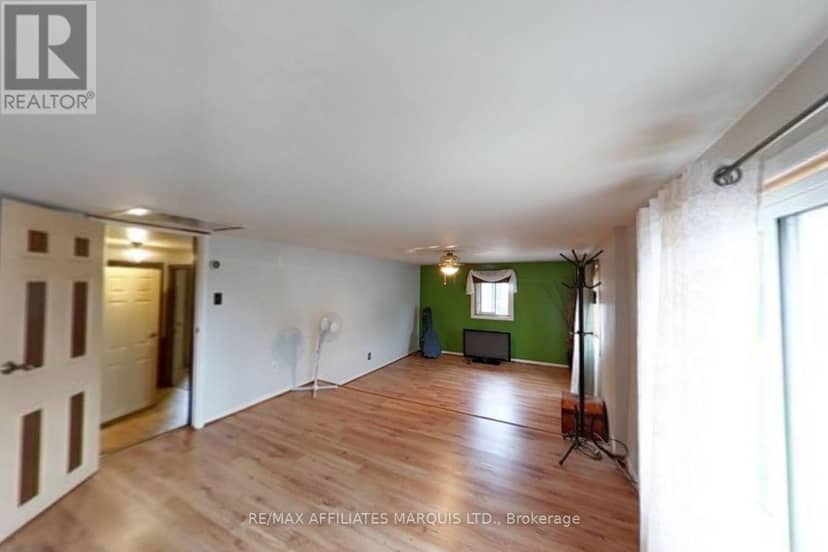 32 Seymour Avenue — photo 12 of 17