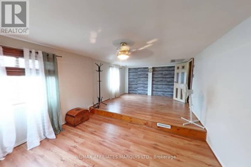 32 Seymour Avenue — photo 13 of 17