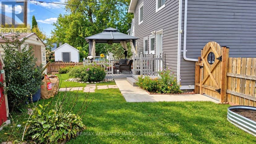 32 Seymour Avenue — photo 4 of 17