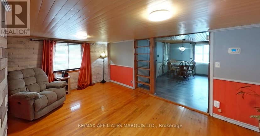32 Seymour Avenue — photo 5 of 17