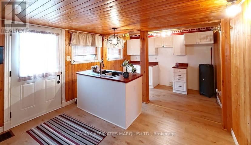32 Seymour Avenue — photo 7 of 17