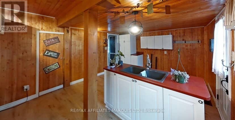 32 Seymour Avenue — photo 8 of 17