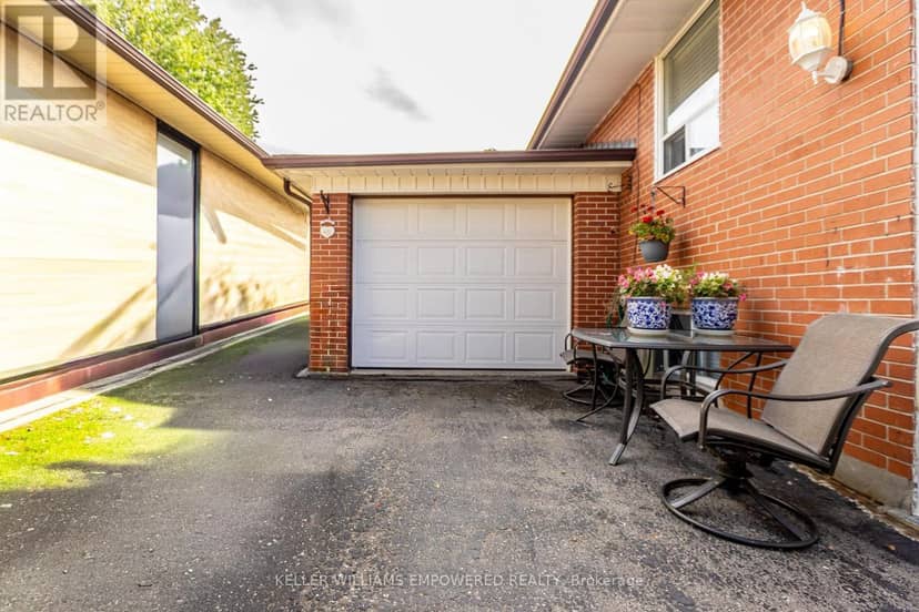 39 Checkendon Drive, Toronto, photo 2