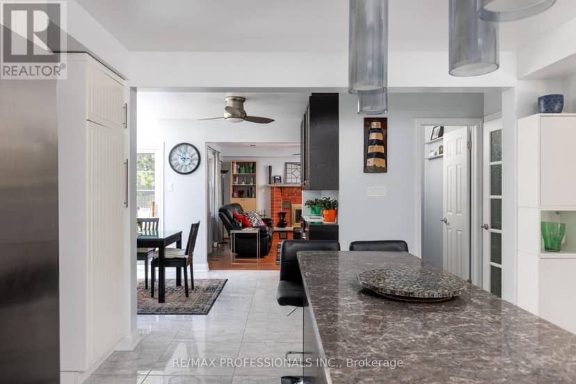 106 Rathburn Road — photo 18 of 40