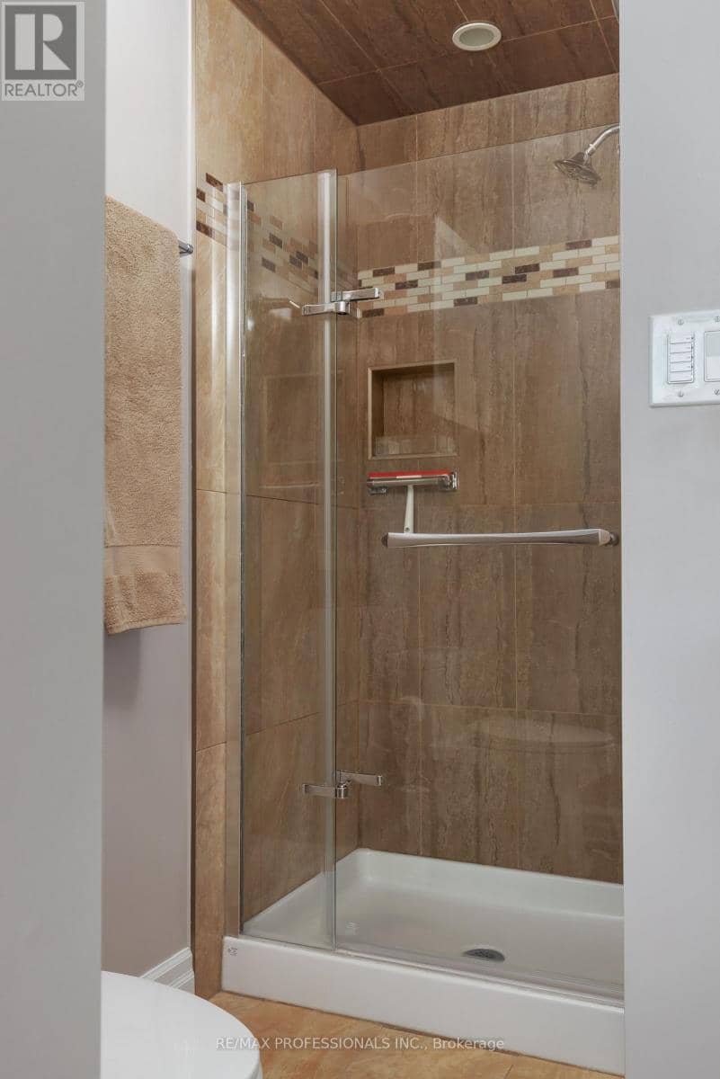 106 Rathburn Road — photo 40 of 40