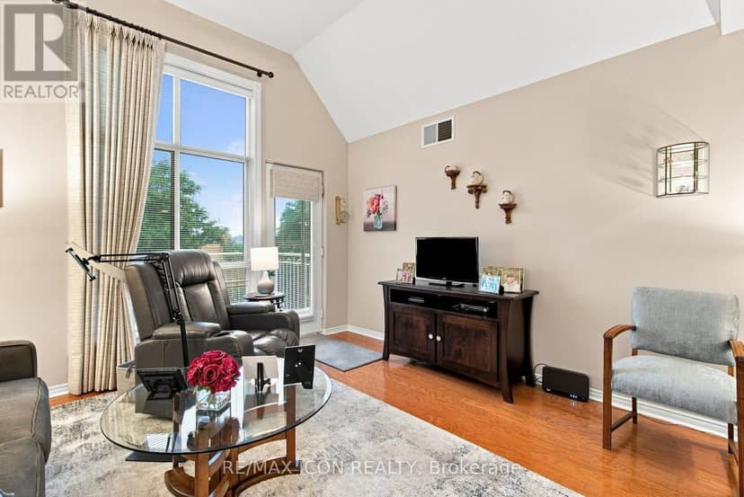 327 - 511 Gainsborough Road — photo 11 of 36