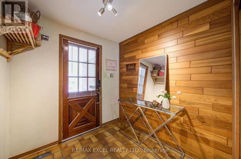 81 Amanda Drive — photo 4 of 40