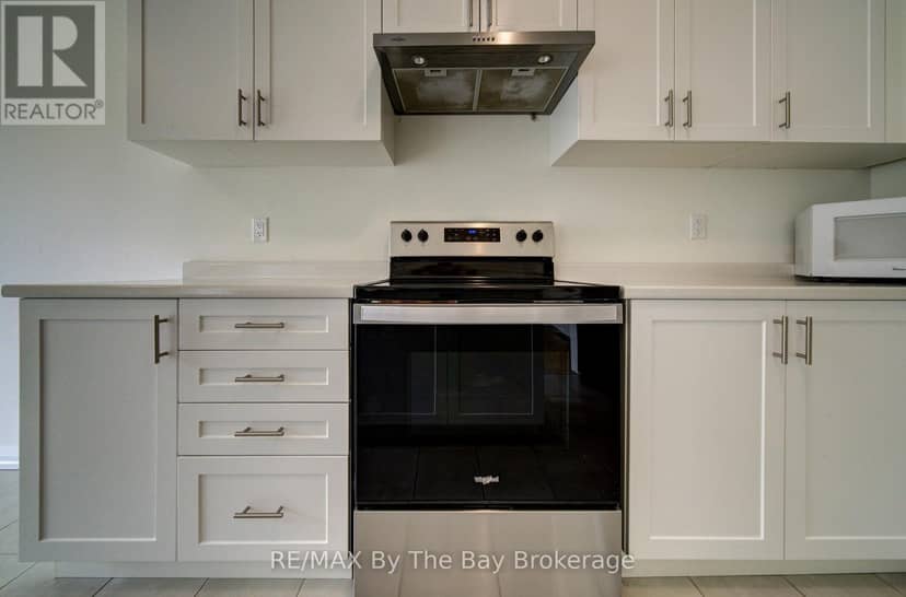 73 Federica Crescent — photo 18 of 40