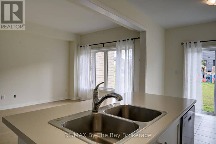 73 Federica Crescent — photo 20 of 40