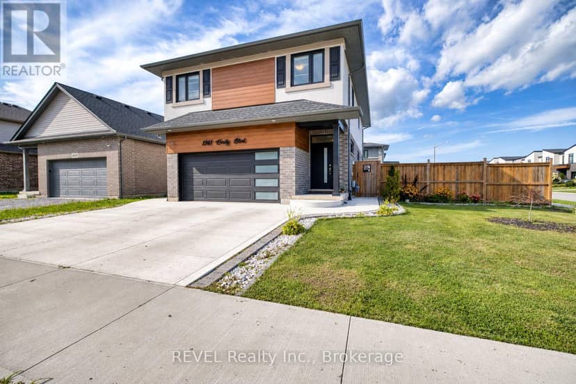 8961 Emily Boulevard — photo 1 of 40