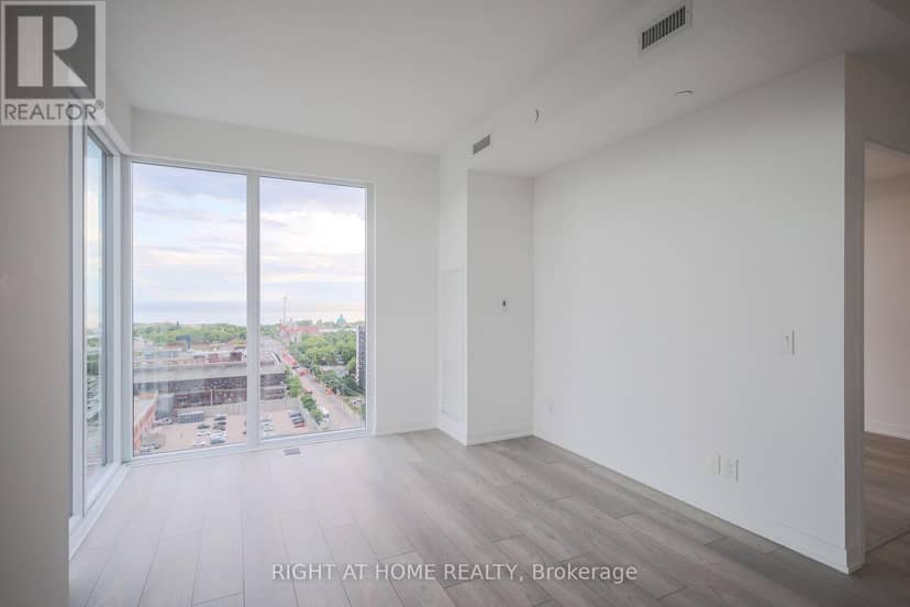 1602 - 285 Dufferin Street — photo 17 of 37