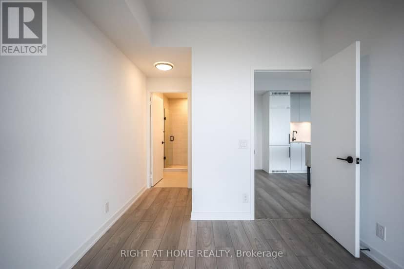 1602 - 285 Dufferin Street — photo 7 of 37