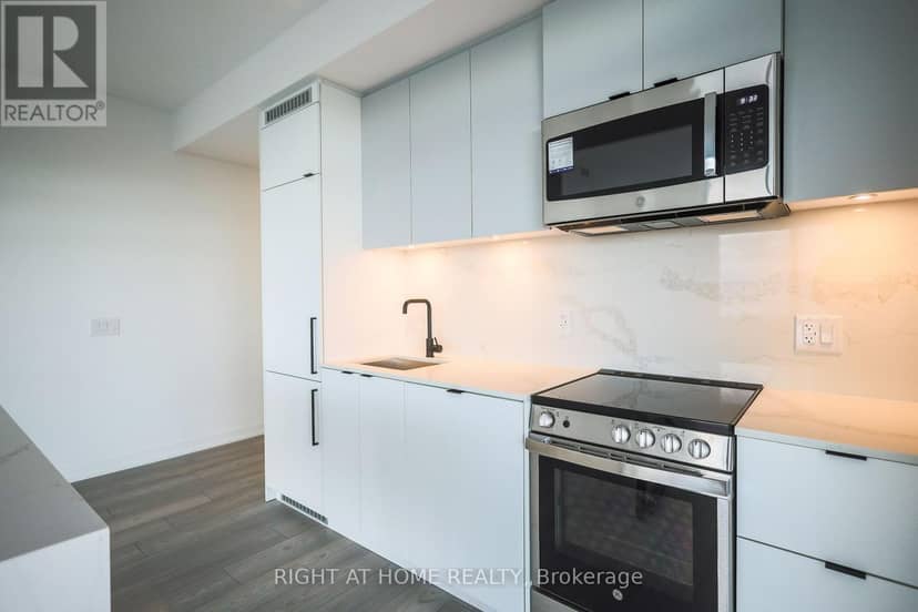 1602 - 285 Dufferin Street — photo 8 of 37