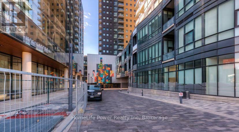 605 - 104 Garment Street — photo 7 of 38