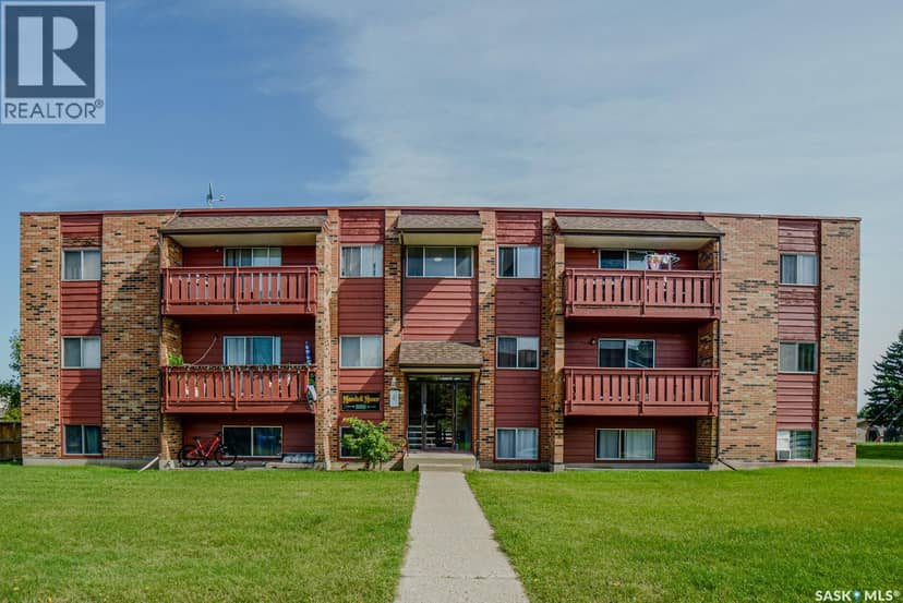 Units Melville — photo 1 of 3