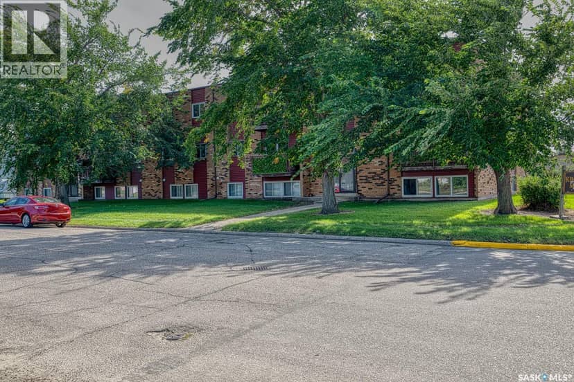 Units Melville — photo 3 of 3