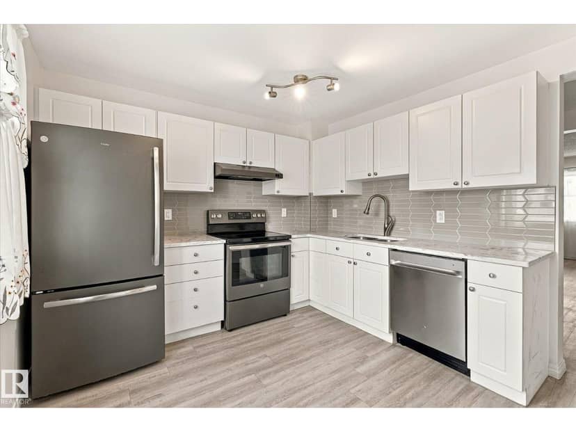 #3 18010 98 AV NW — photo 9 of 40