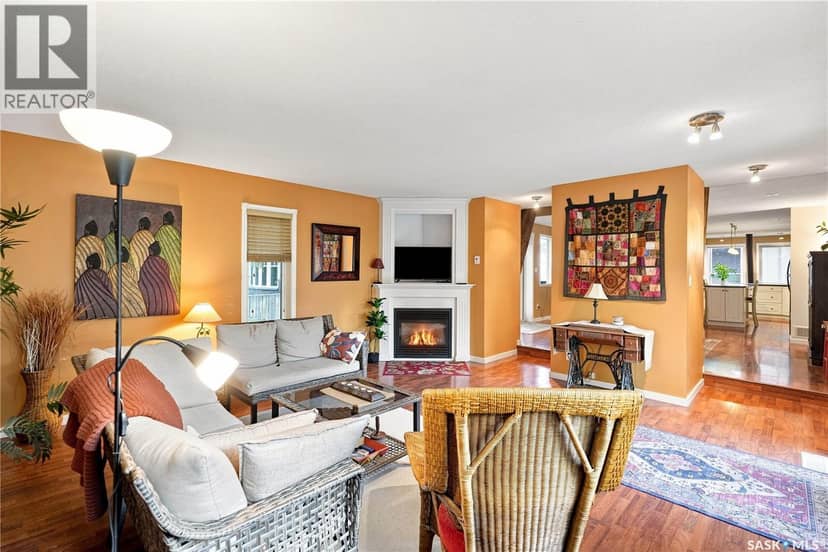 4 2855 Lacon STREET — photo 3 of 40