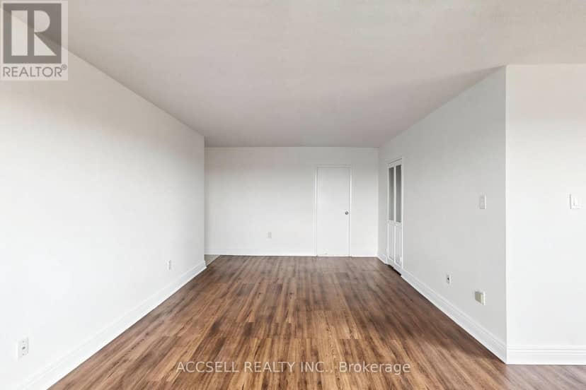 901 - 855 Kennedy Road — photo 13 of 40