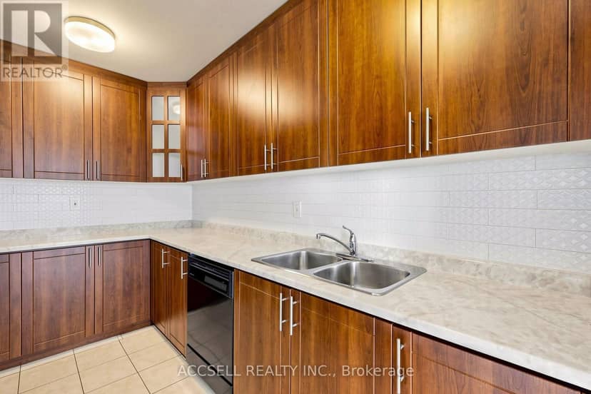901 - 855 Kennedy Road — photo 17 of 40