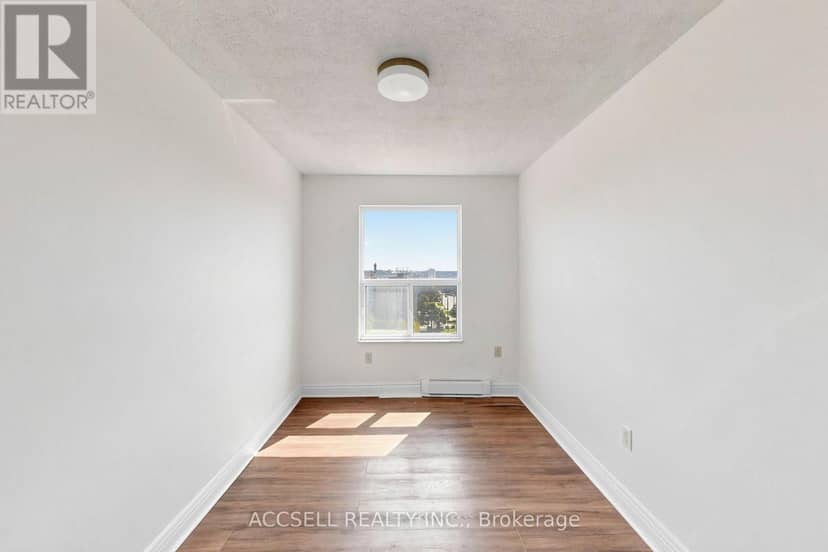 901 - 855 Kennedy Road — photo 31 of 40