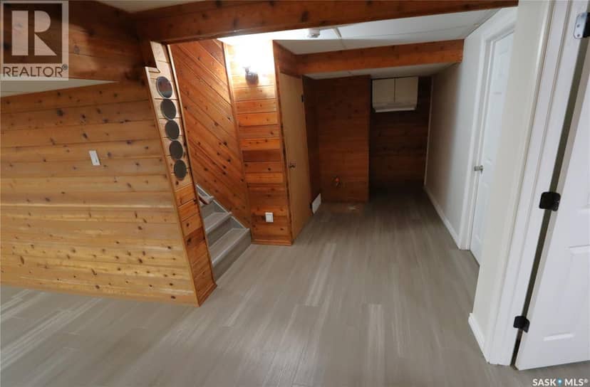 910 Devonshire Drive N — photo 22 of 37